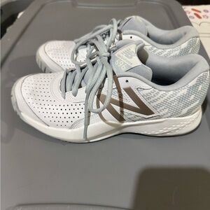 New Balance Women's 696 Tennis Court Shoes